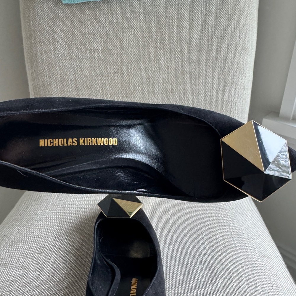 Nicholas Kirkwood Black Pumps with Gold Accent - Picture 8 of 10